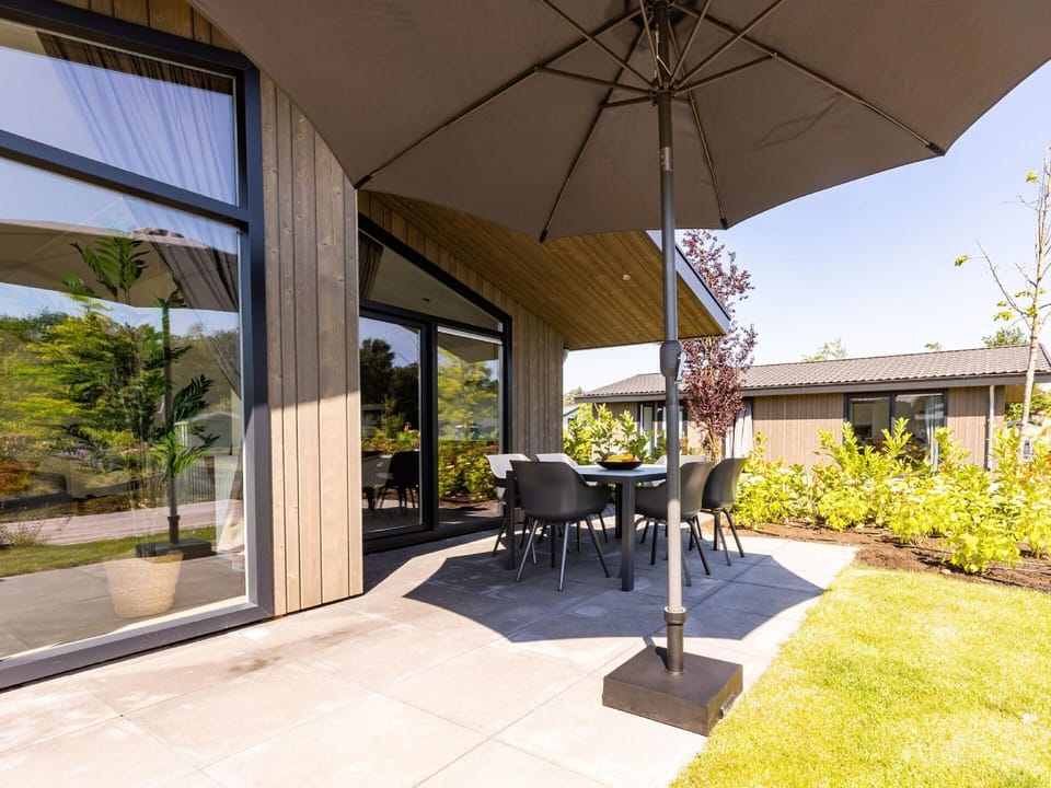 Chalet With a Terrace in the Brabant Kempen Hotel in Eindhoven