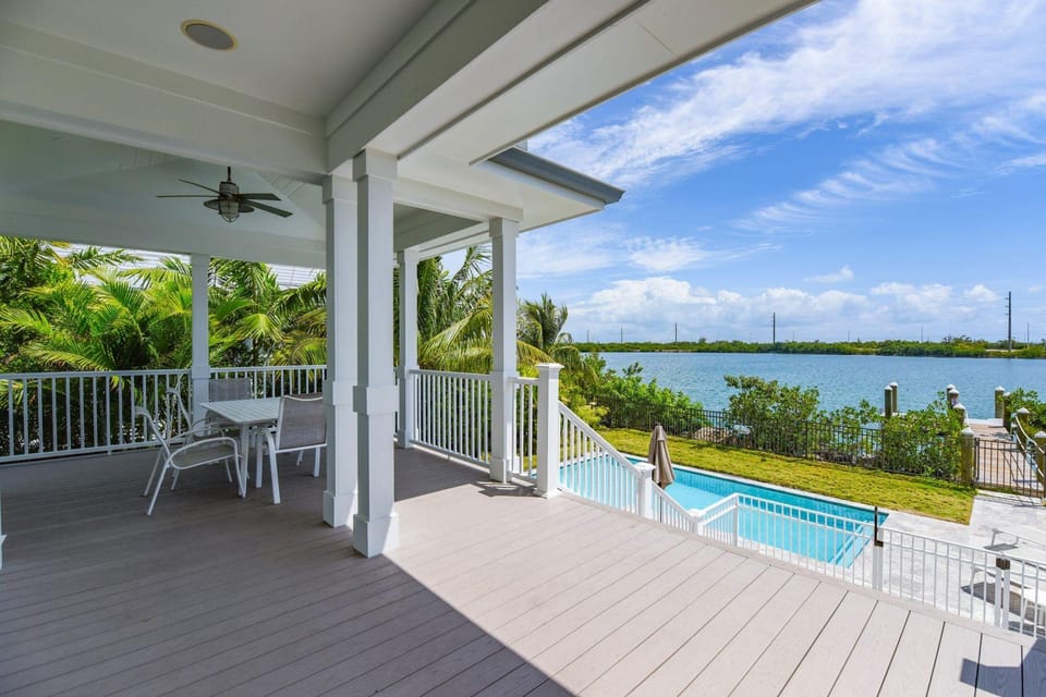 Springtide House by Brightwild Waterfront Pool Hotel in Stock Island