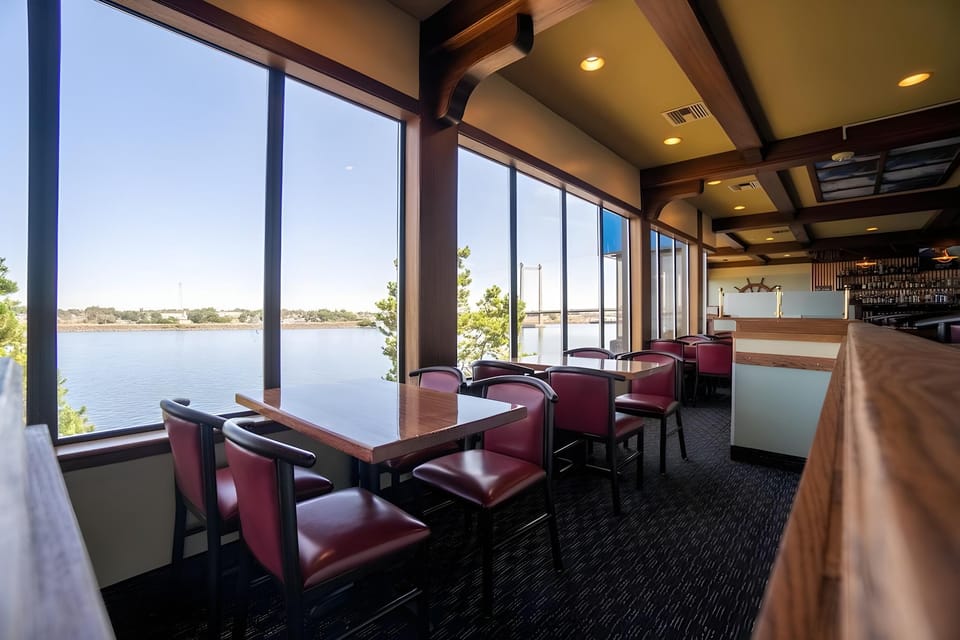 Clover Island Inn Hotel in Kennewick