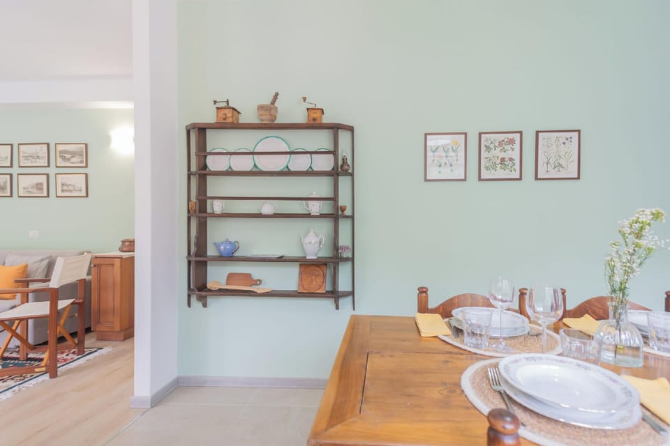 La Quiete With Private Garden by Rent all Como Hotel in Laglio