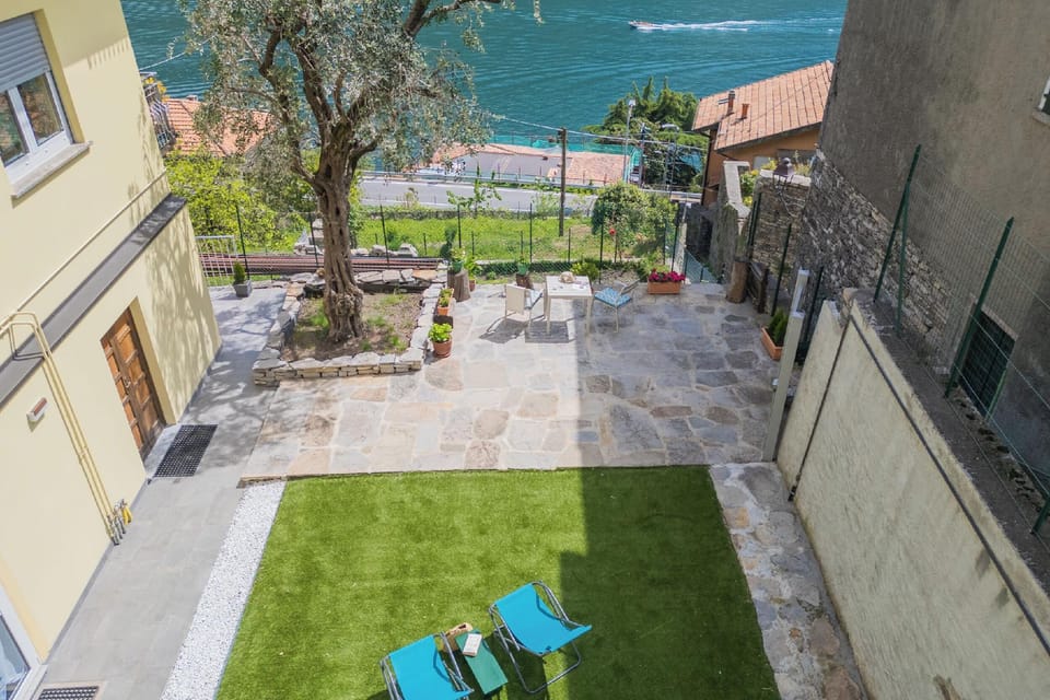 La Quiete With Private Garden by Rent all Como Hotel in Laglio