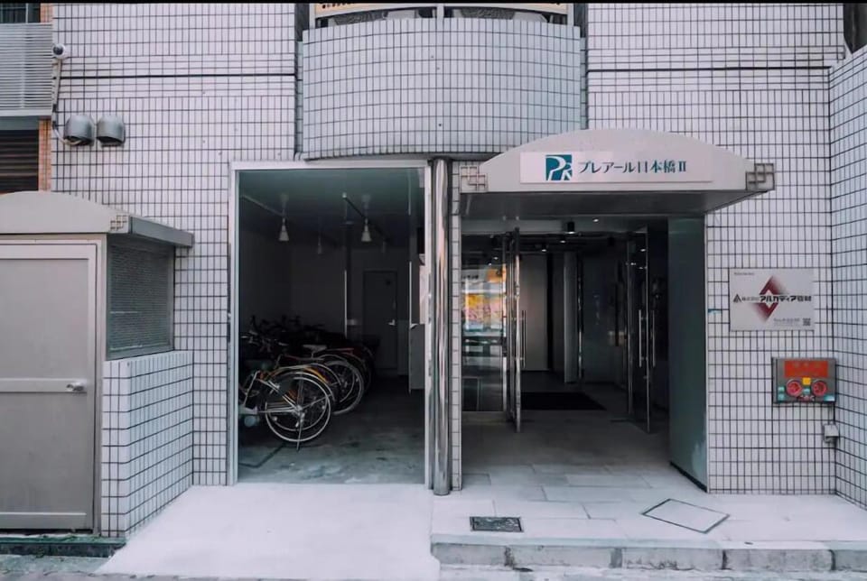 Minimalist Loft 802 Hotel in Osaka