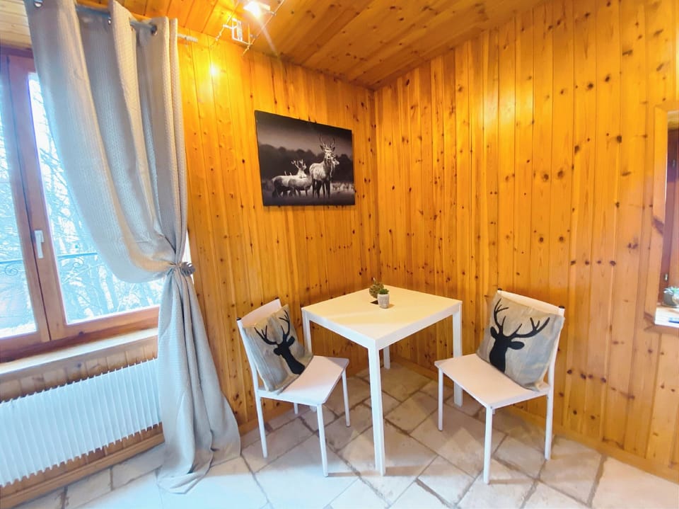 Studio cosy au centre du village Hotel in Canton of Valais