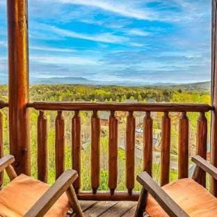 NEW Majestic 5 Star Amazing View Pool hot tub Hotel in Sevierville