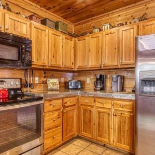 NEW Majestic 5 Star Amazing View Pool hot tub Hotel in Sevierville