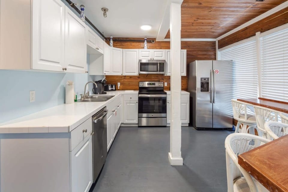Commodore s Cove by Brightwild Epic Location Hotel in Key West