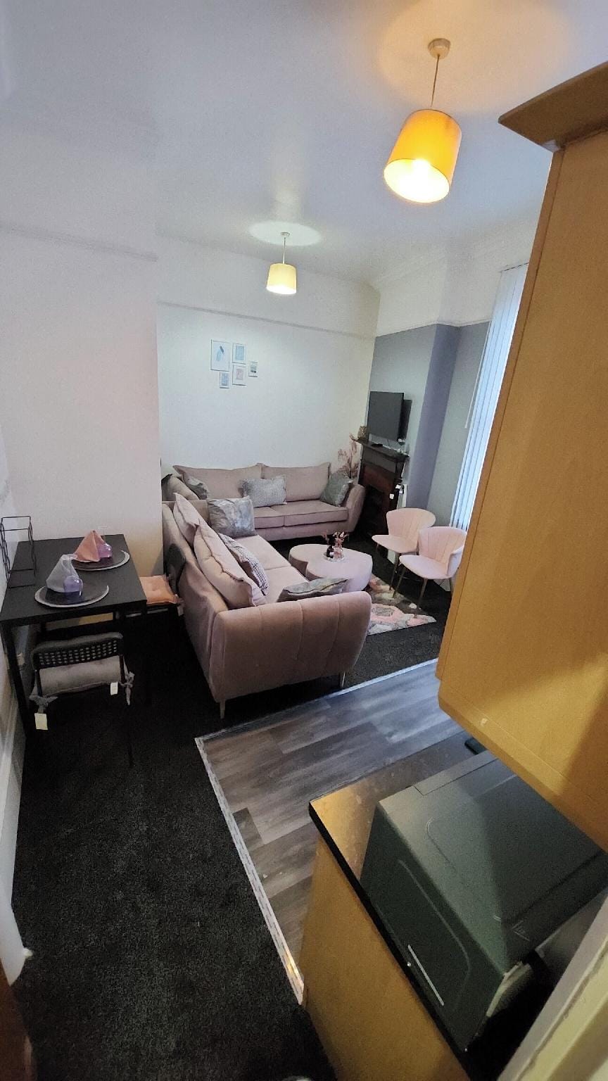 Wolverhampton City Centre - 1-bed Flat - Sleeps 3 Hotel in Wolverhampton