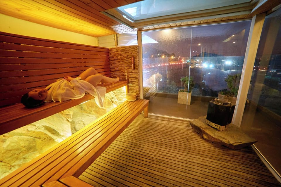 Maressenza Night Spa Hotel in Vina del Mar