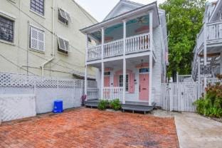 New Rose Petal Petite Suite - Pool Parking Hotel in Key West