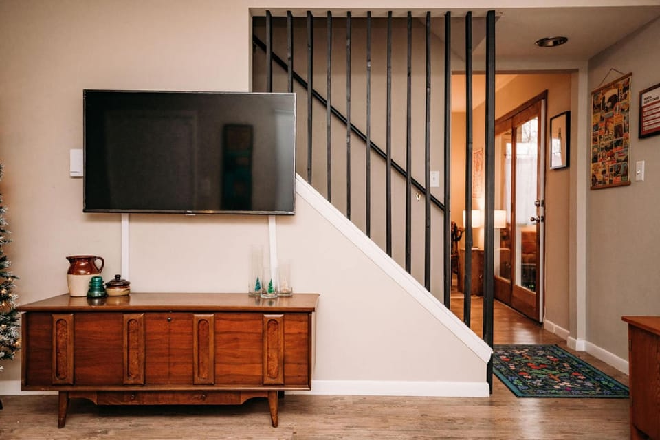 Poconos Retreat A Vintage Gem Hotel in Coolbaugh Township