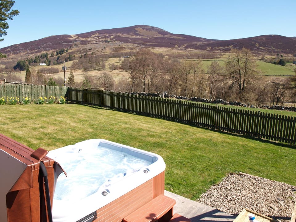 Dalnoid Cottages & Treehouses Hotel in Scotland