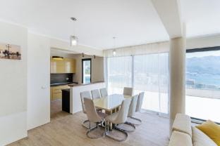 Budva Gate Penthouse Hotel in Budva