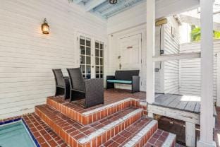 Sweet Caroline by Brightwild Pool Parking Hotel in Key West