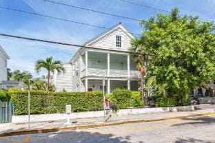 Sweet Caroline by Brightwild Pool Parking Hotel in Key West