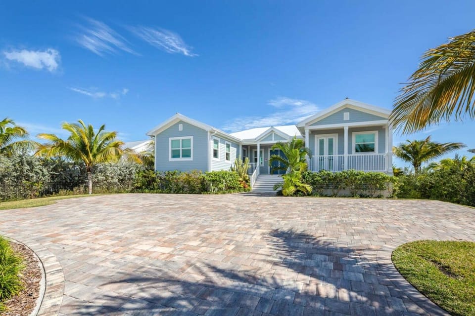 Waterlane House by Brightwild Pool Boat Dock Hotel in Stock Island