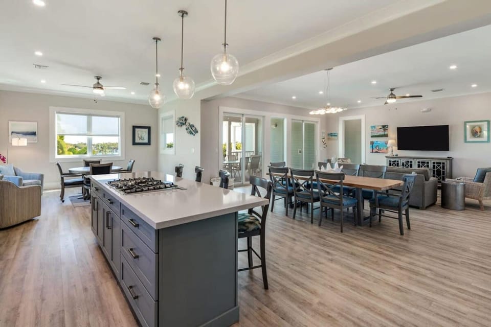 Waterlane House by Brightwild Pool Boat Dock Hotel in Stock Island