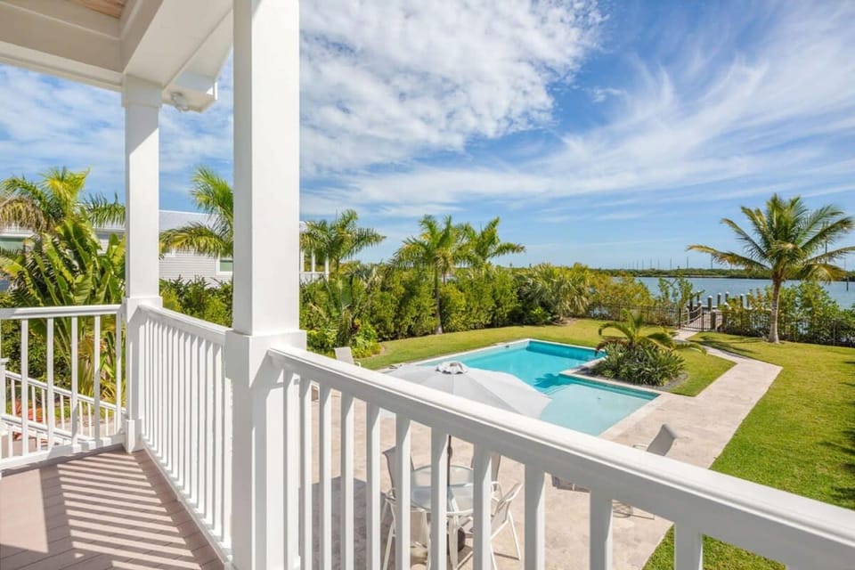 Waterlane House by Brightwild Pool Boat Dock Hotel in Stock Island