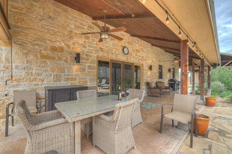 West End Luxury Retreat With Resort Style Pool and Hot Tub! Hotel in Fredericksburg