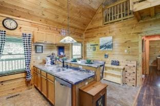 5-star w Pool Cozy Secluded Newly-renovated Hotel in Sevierville