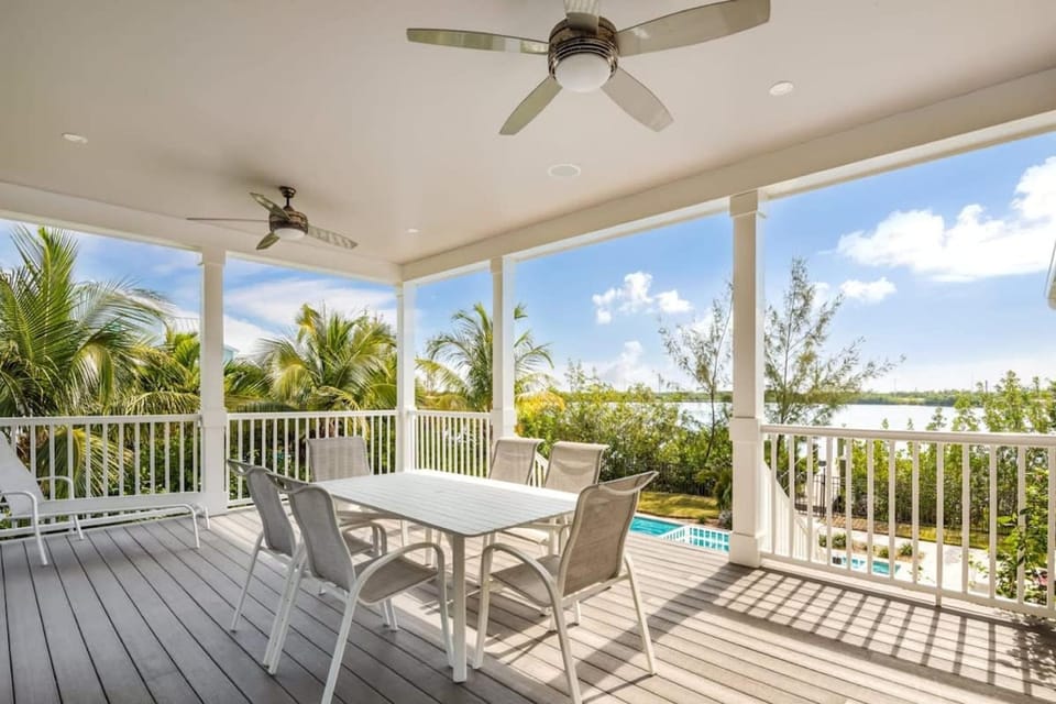 Aquaria House by Brightwild Pool Boat Dock Hotel in Stock Island