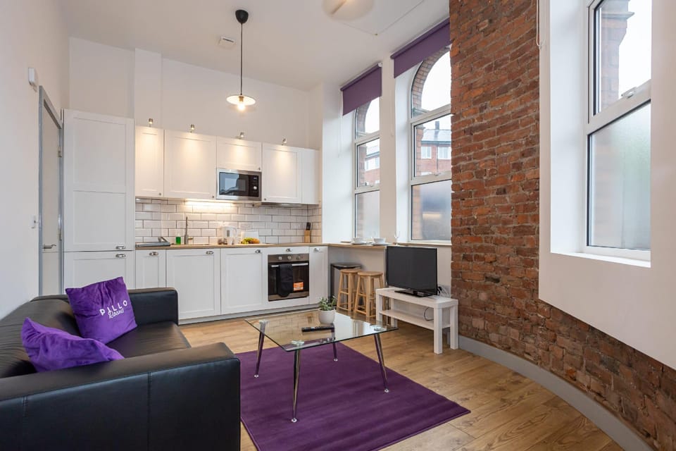 Spacious, Apartment Close to Manchester City Centre By Pillo Rooms Hotel in Salford