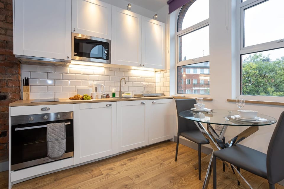 Spacious, Apartment Close to Manchester City Centre By Pillo Rooms Hotel in Salford