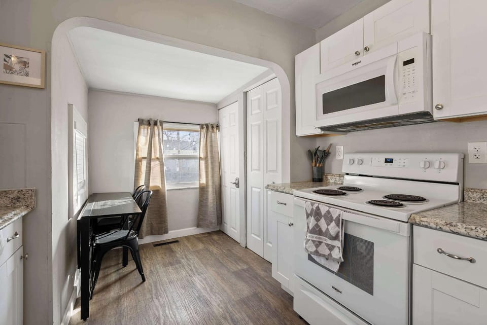 The Cozy Bellows Retreat for 4 Hotel in Franklinton