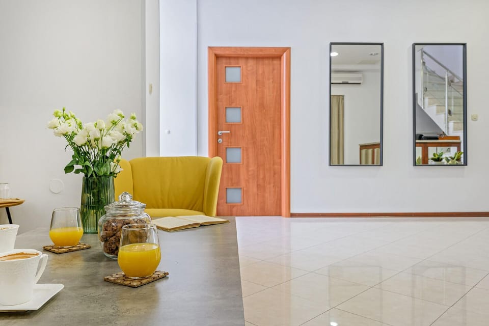 Yellow house with private parking Hotel in Split
