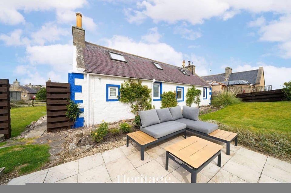 Beach Cottage Pet Child Friendly Stay in Moray Hotel in Lossiemouth