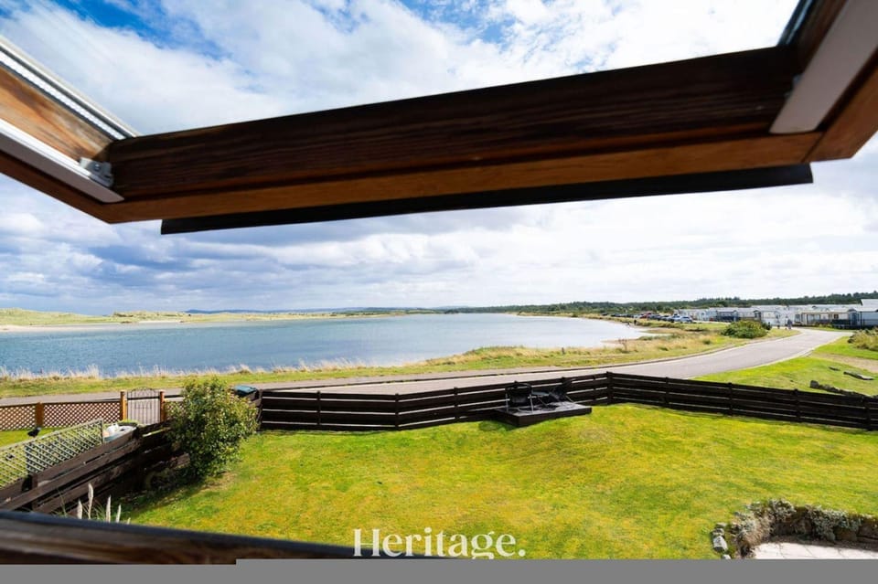 Beach Cottage Pet Child Friendly Stay in Moray Hotel in Lossiemouth