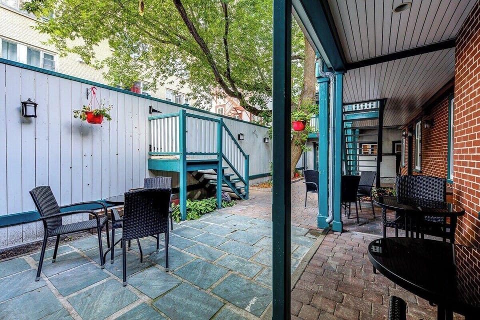 Beautiful Vieux Quebec 2 Bed Apt Hotel in Quebec City