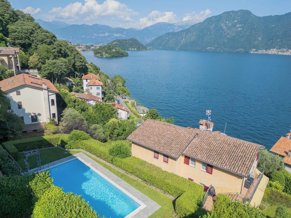 Casa Vela by Rent all Como Hotel in Tremezzina