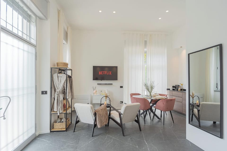 Piccola Como Lotus by Rent all Como Hotel in Laglio