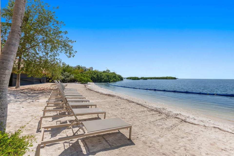 Resort View 2BR Residence Hotel in Stock Island