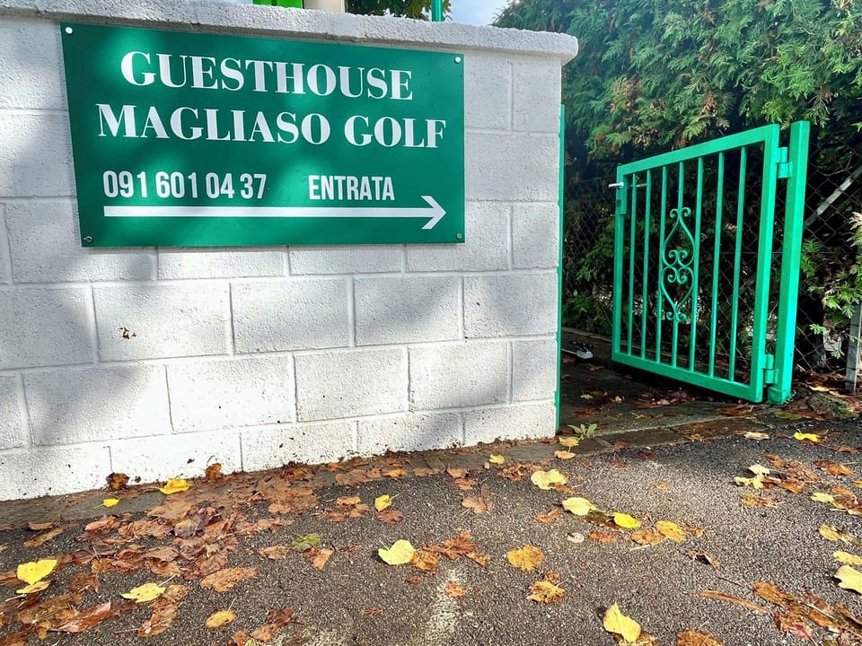 GuestHouse Magliaso Golf Hotel in Canton of Ticino