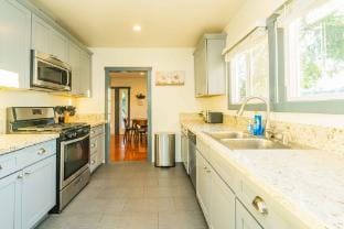 Elegant Comfort on Historic Route 66 Attractions Hotel in Glendora