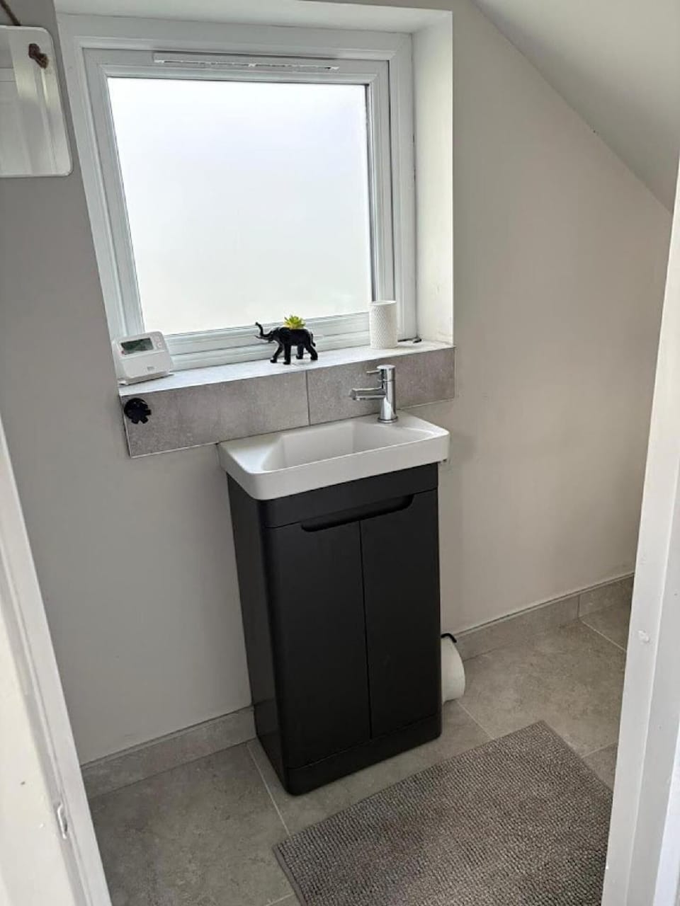 Lisburn - 1 Bedroom - Sleeps 2 - Street Parking Hotel in Northern Ireland