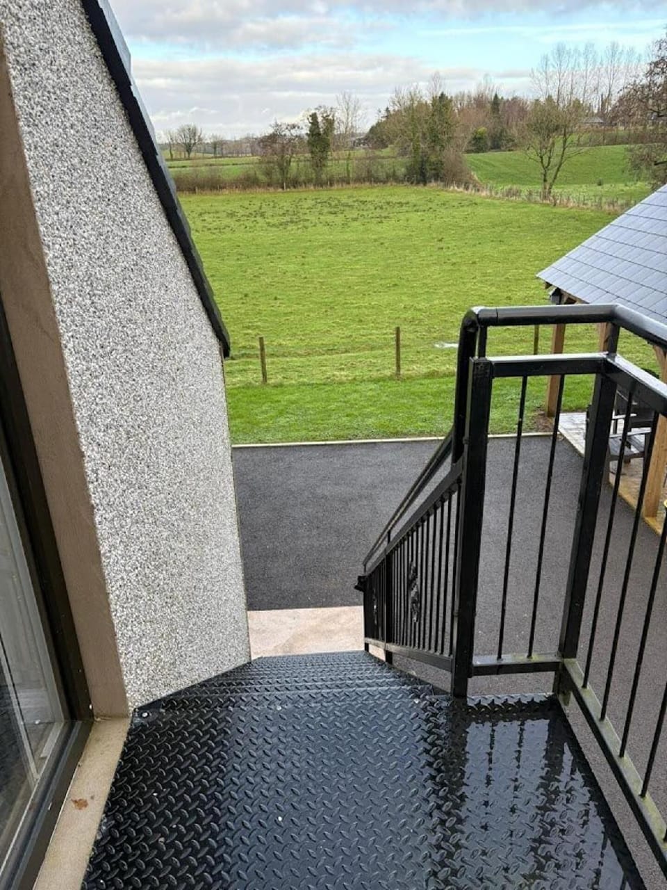 Lisburn - 1 Bedroom - Sleeps 2 - Street Parking Hotel in Northern Ireland