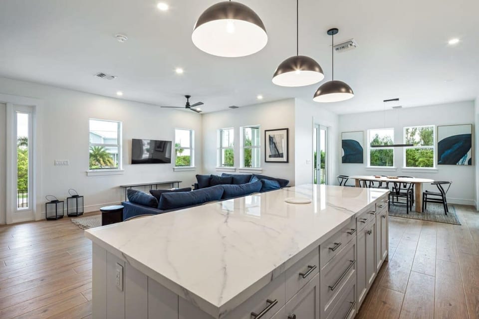 Ebberly House by Brightwild Amazing Pool Hotel in Stock Island