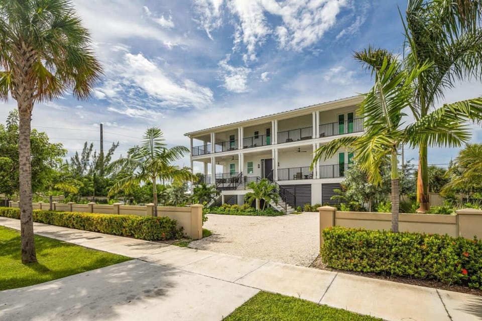 Ebberly House by Brightwild Amazing Pool Hotel in Stock Island