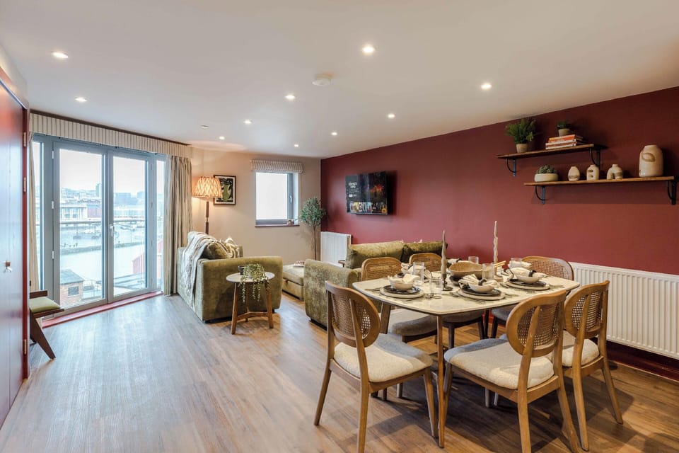 Waterside Living I Luxe Apartments Hotel in Bristol