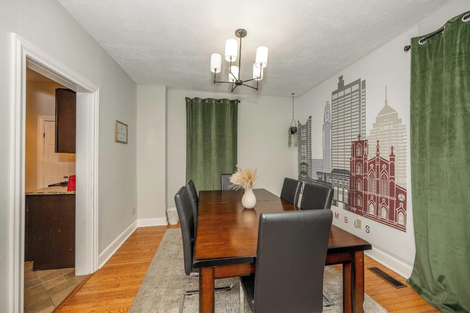 La Dolce Vita Retreat w Hot Tub Hotel in Short North
