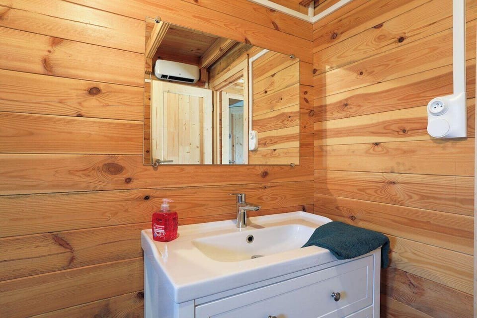 Chalet Pondok Indah Hotel in Finistere