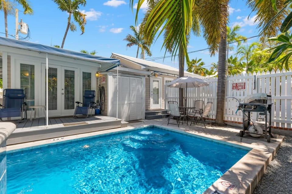 Poolside Retreat by Brightwild Cottage w Pool Hotel in Key West