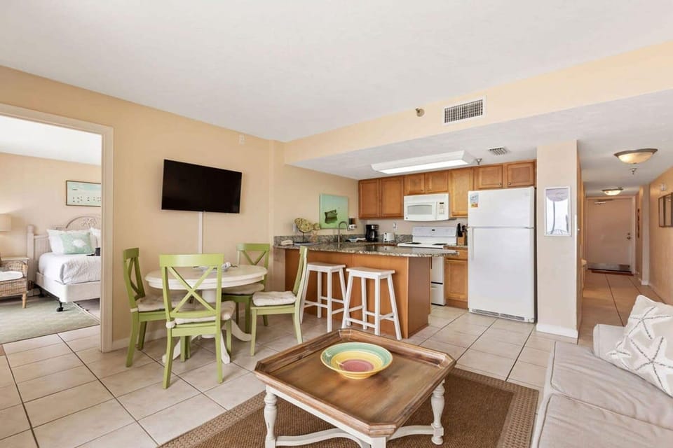 Ocean Front Condo w Amazing Views Pool Hot Tub Hotel in Daytona Beach Shores