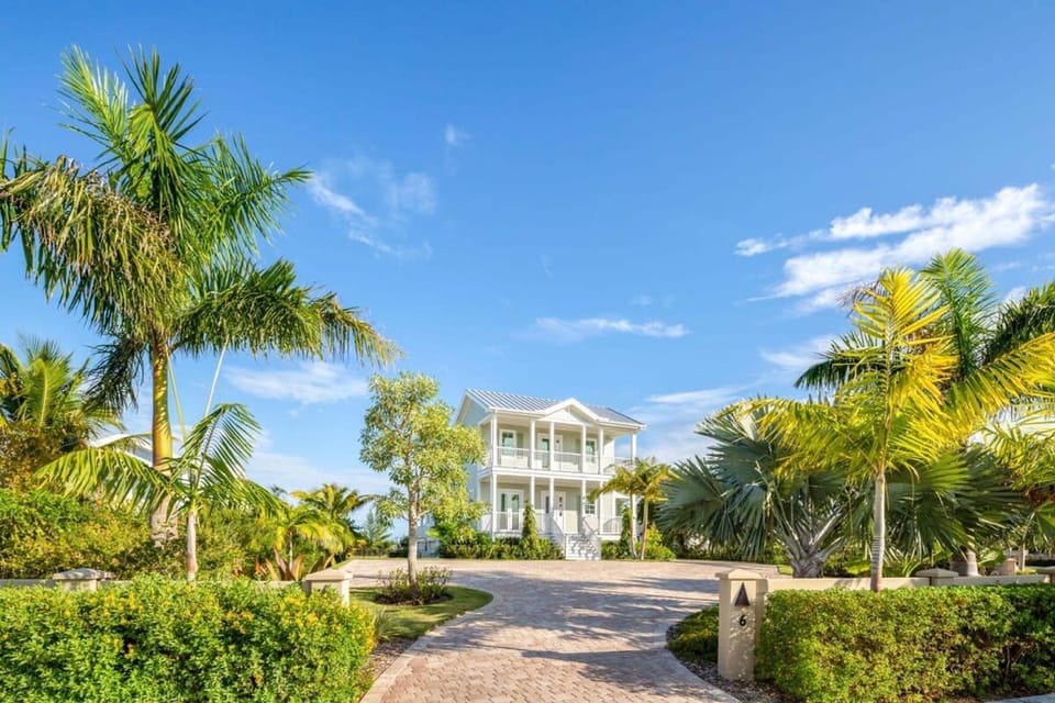 Mirador House by Brightwild Pool Dock Hotel in Stock Island