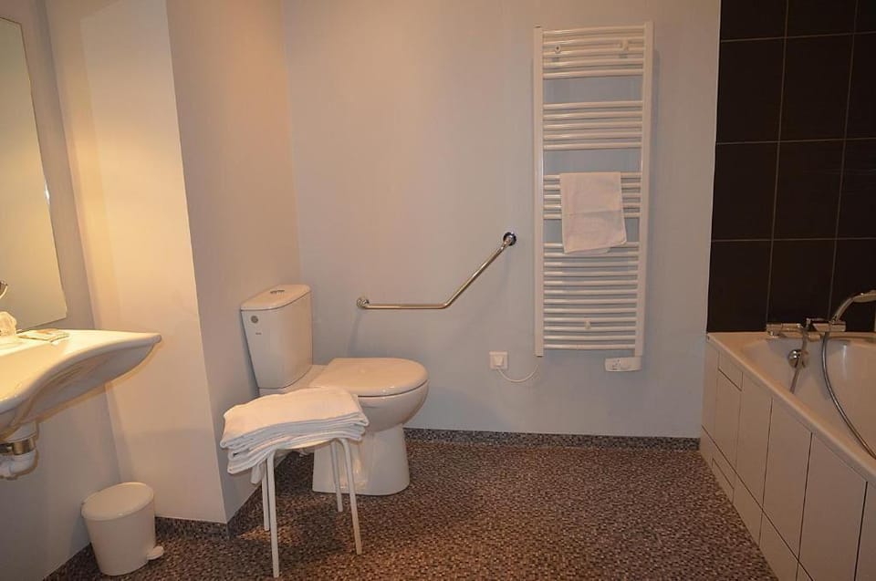 Hôtel Le Genève Hotel in Auvergne-Rhône-Alpes
