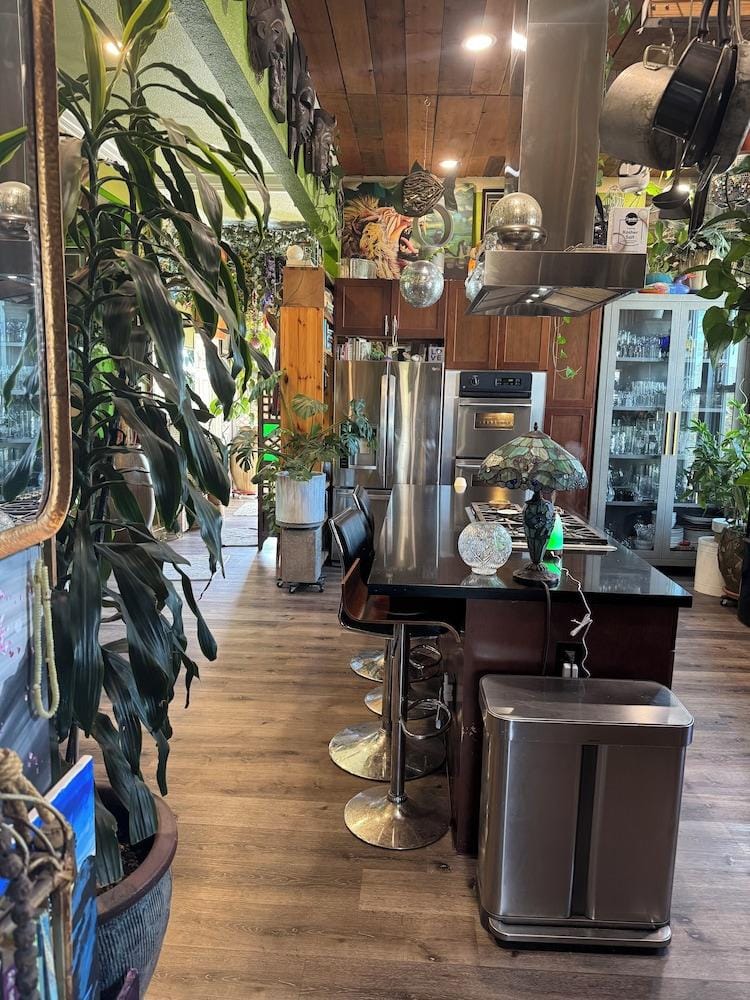 Dream catcher Hotel in Oakland