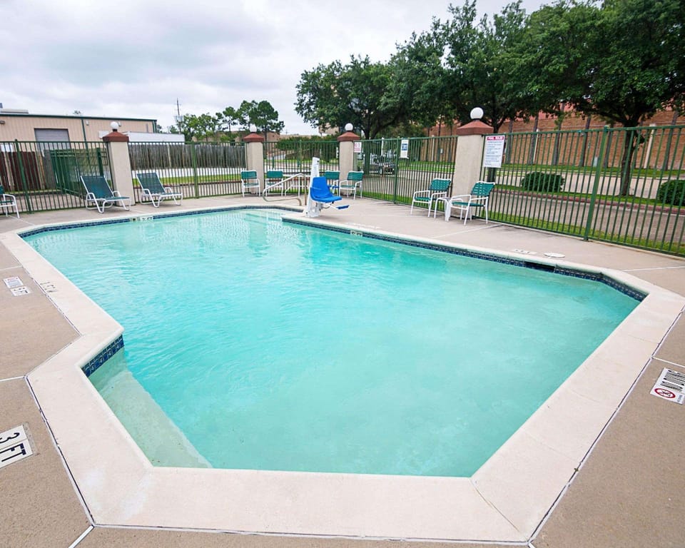 Rodeway Inn & Suites Hwy 290 NW Hotel in Houston