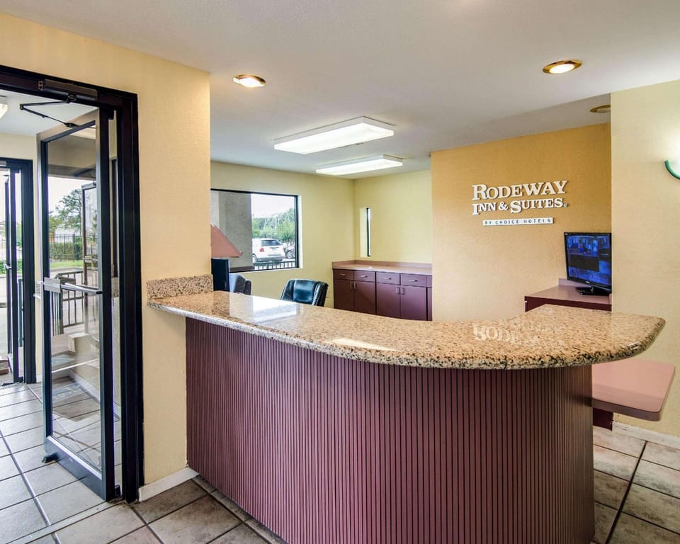 Rodeway Inn & Suites Hwy 290 NW Hotel in Houston